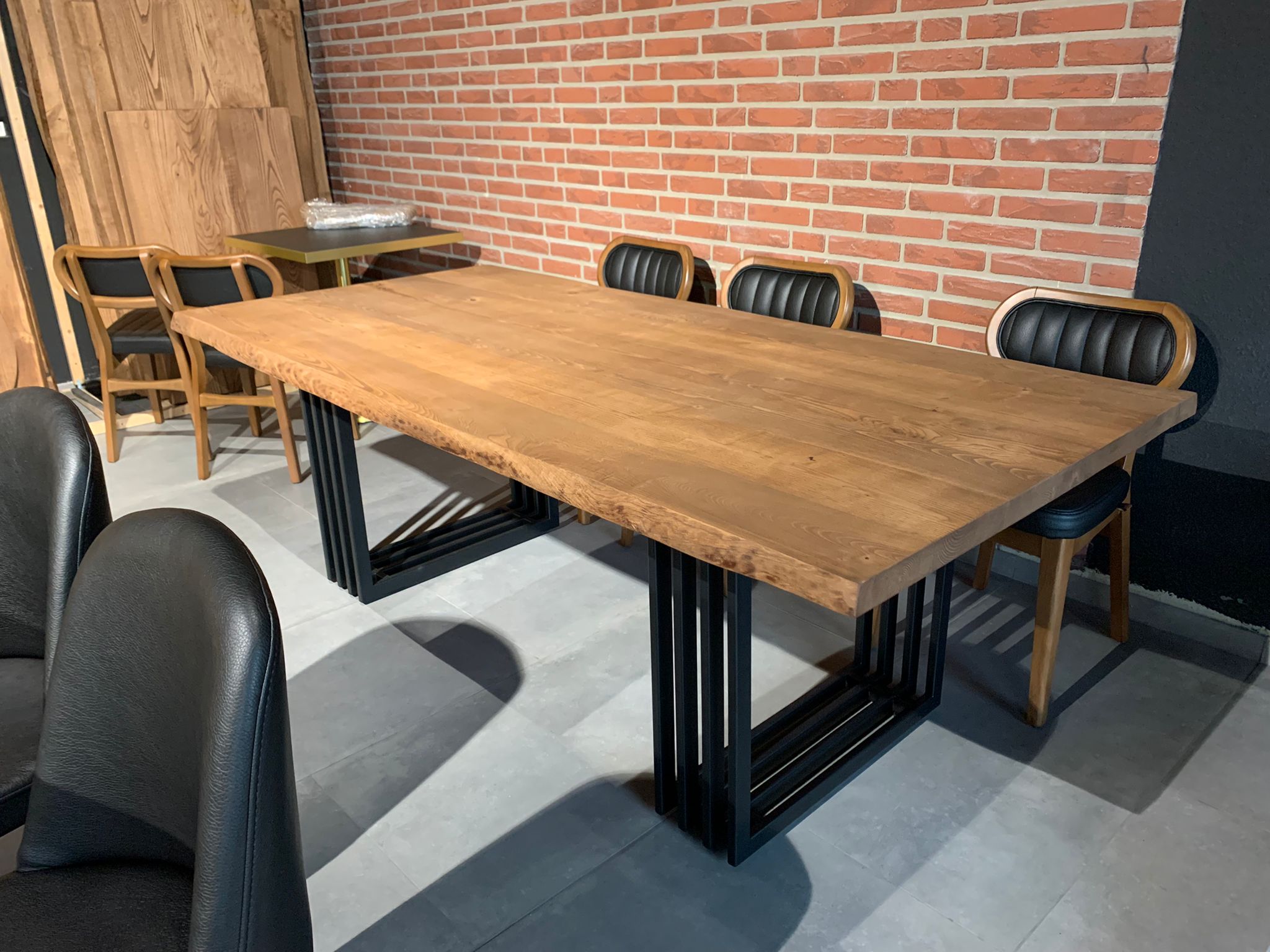Esstisch Kastanie Massivholz mit Baumkante 260 x 115 cm Tischkombination