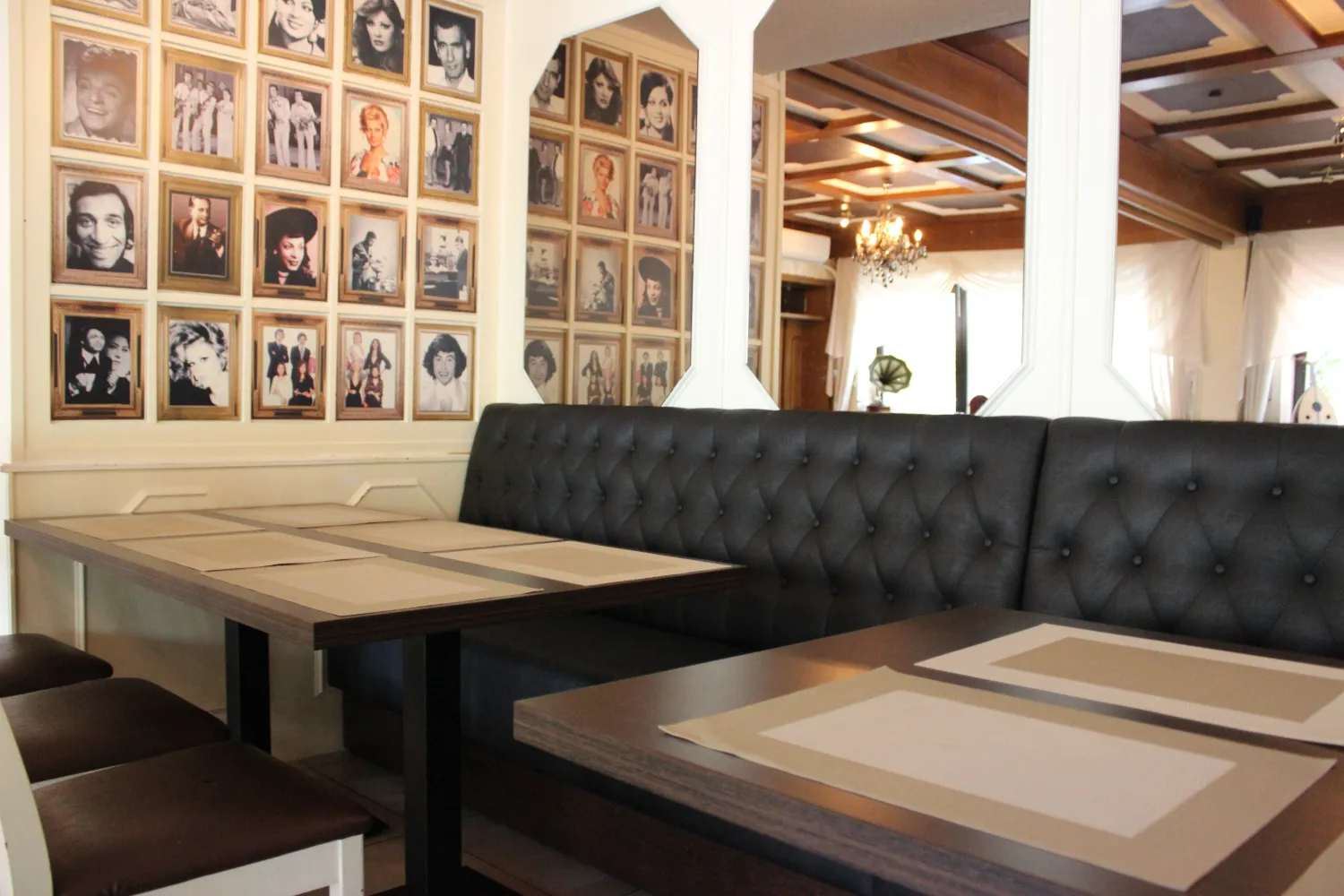 Banksystem-mit-Sockel-Las-Vegas-_G-1001-1002_3 Sitzecke in einem klassisch-schicken Restaurant