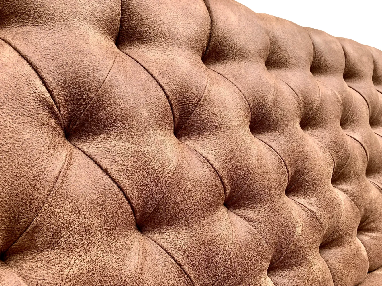 Gepolsterte Gastrobank auf Füsse in der Farbe Altrosa.